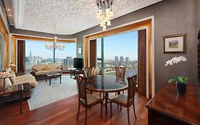 Căn hộ dịch vụ Reverie Sài Gòn